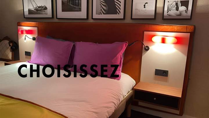 - Le tissu, parmi nos 45 coloris, ou votre tissu<br>-Le bois frêne, noyer américain ou finition laqué<br>- Le modèle d'appliques<br>- Le style des appareillages électriques